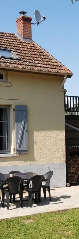 La Maison du Picvert，位于Préveranges的酒店