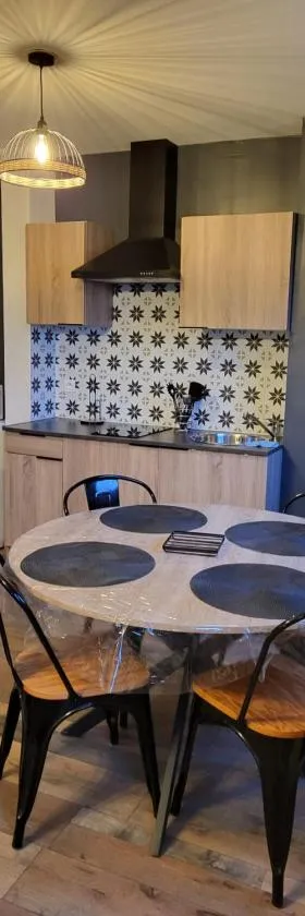 Appartement rénové，位于Leffrinckoucke的酒店
