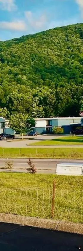 Econo Lodge Inn & Suites，位于诺顿的酒店