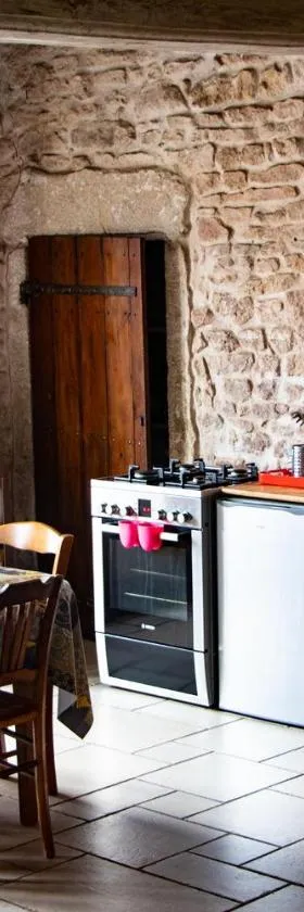 Grand logement (+ jardin surélevé)，位于Montcenis的酒店