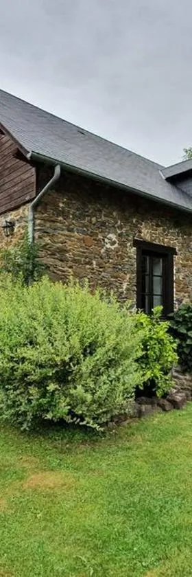 Authentic French house with great view 4 bedrooms and a lot of land，位于Troche的酒店