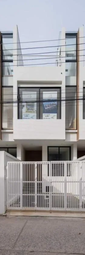 The Rooftop Townhouse in Center of Pattani，位于Ban Rusamilae的酒店