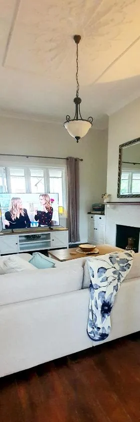 Cosy, 1930s Country Style Cottage in Mount Barker WA，位于Mount Barker的酒店