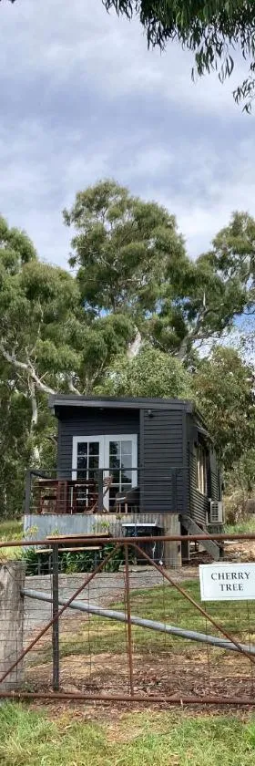 Cherry Tree - Merigan Farm Stay，位于Tarago的酒店