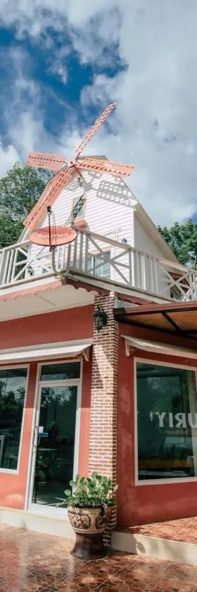 Suriyan Villa Erawan Kanchanaburi สุริยัน วิลล่า เอราวัณ กาญจนบุรี，位于Tha Kradan的酒店