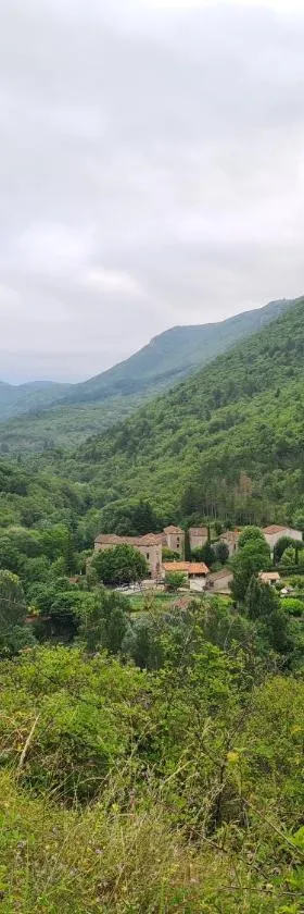 Les sources / chez Léa，位于Molières-Cavaillac的酒店