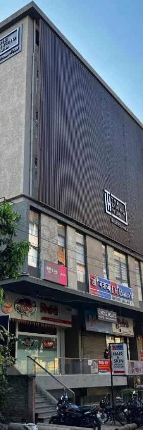 The Living Hub Business Hotel, Kolhapur，位于戈尔哈布尔的酒店