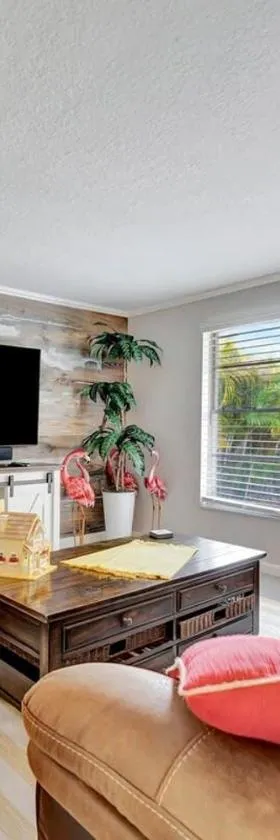 Tarpon Springs Family Vacation 5 mins to beach，位于塔彭斯普林斯的酒店