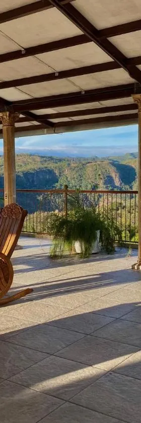 Hotel y Restaurante La Perla, Cacaopera, Morazan, El Salvador，位于Cacaopera的酒店