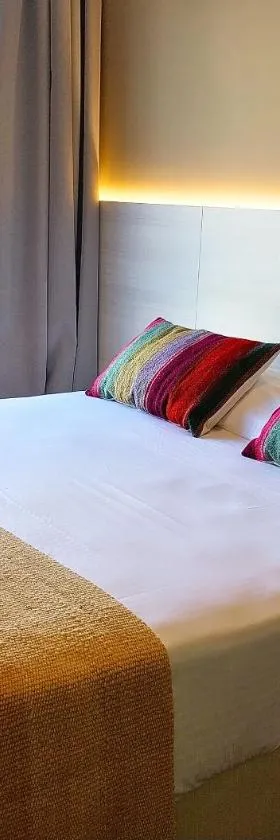 Roomie Salta by DOT Suites，位于萨尔塔的酒店