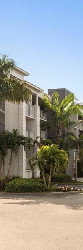Spark by Hilton Sarasota Siesta Key Gateway，位于萨拉索塔的酒店