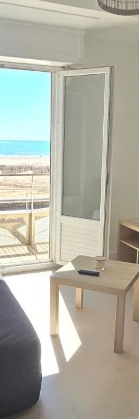 Appartement lumineux vue mer，位于瓦尔拉普拉日的酒店