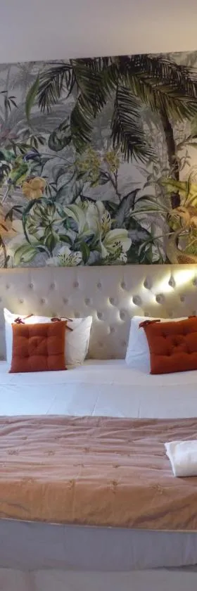 Logis Hôtel Louise de Savoie，位于布鲁瓦的酒店