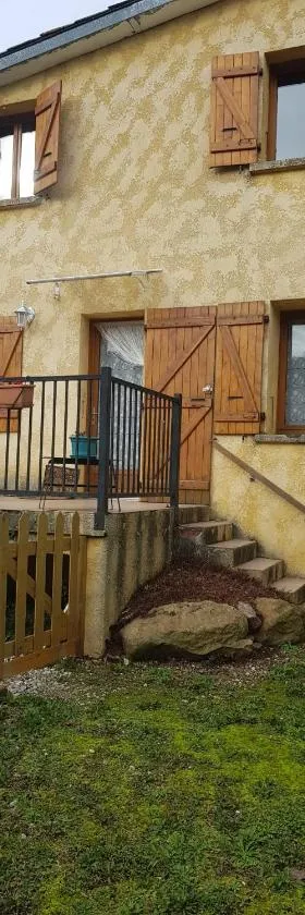 Maison dans un village calme，位于Carla-de-Roquefort的酒店
