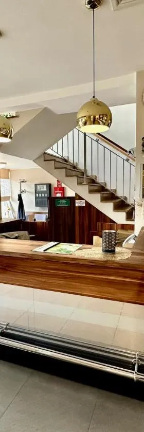 Hotel Pod Dębami，位于大波兰地区奥斯特鲁夫的酒店