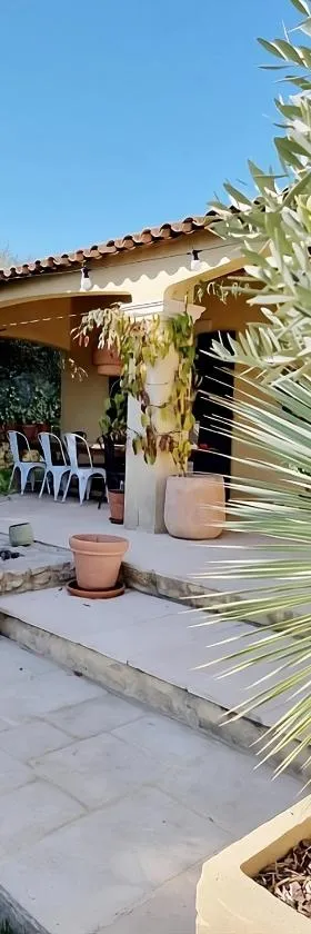 Villa OASIS en Provence Luberon Pierrevert，位于Pierrevert的酒店