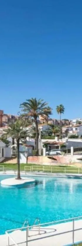 Beach and Golf House Sotogrande - Torreguadiaro，位于托雷加迪亚罗的酒店
