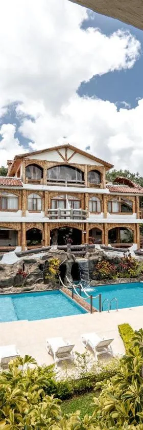 EL DESCANSO DEL TORO HOSTERIA-SPA，位于比尔卡班巴的酒店