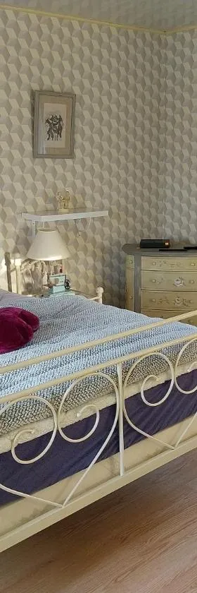 Chambre d hote les frangins，位于Avrillé的酒店