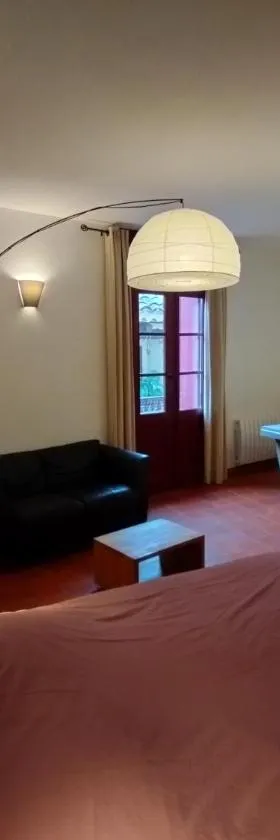Les Studios de St Guilhem，位于圣吉扬莱代塞尔的酒店