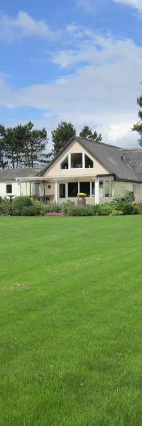 Bakkegården Homestay，位于Spottrup的酒店