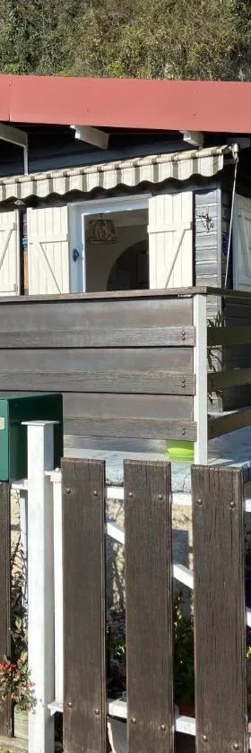 Chalet au bord de l eau，位于内农河畔罗什福尔的酒店