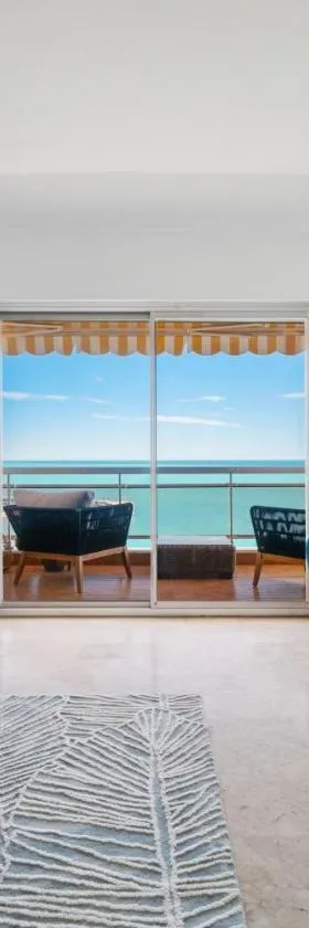 Escapade à Monaco, appartement vue mer et plage，位于Saint-Antoine的酒店