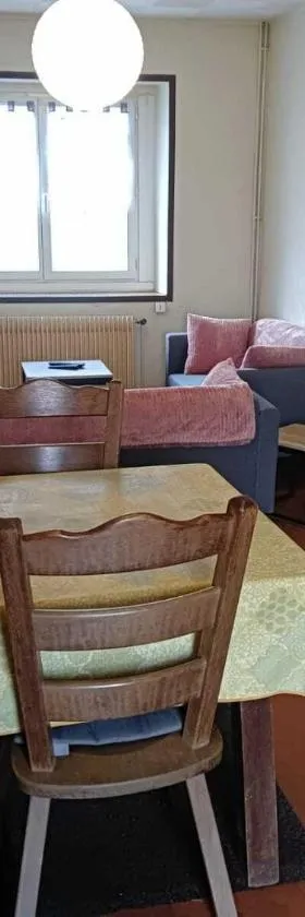 奥卡尔梅丹斯欧莱雅阿列度假屋，位于Châtelus的酒店