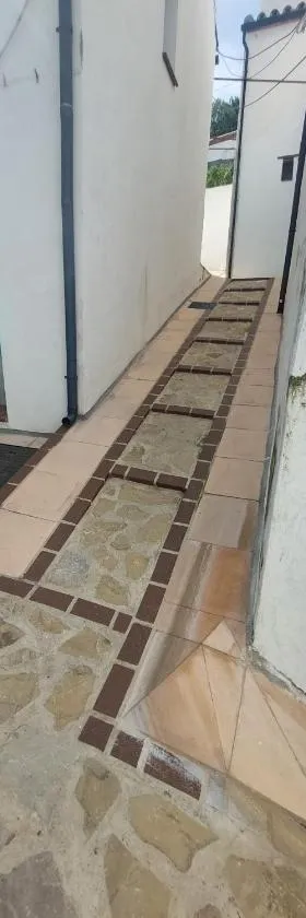 El callejón，位于贝纳拉瓦的酒店