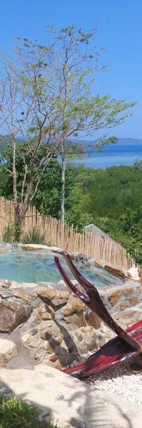 Jungle Bar Honeymoon suite & private pool，位于圣维森特的酒店