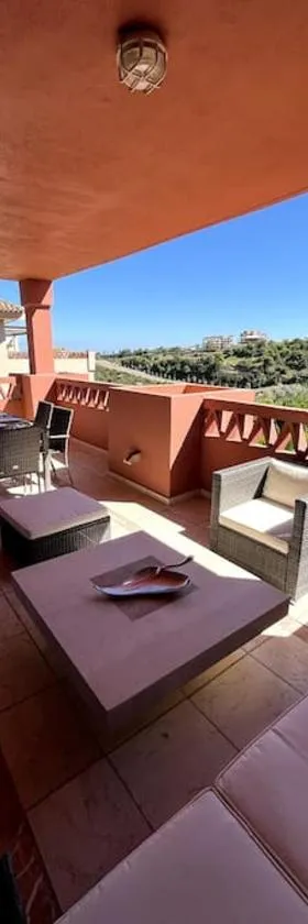 Beautiful apartment,3 min drive from the beach，位于巴伊亚卡萨雷斯的酒店