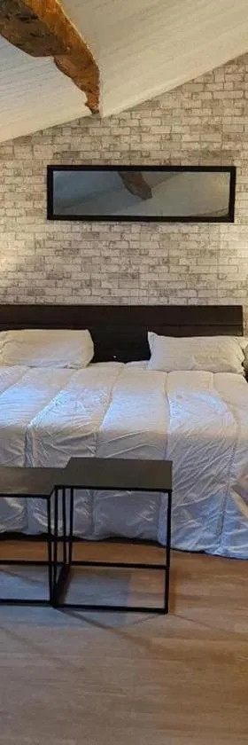 ex domaine Chandelier appartement，位于Anglade的酒店