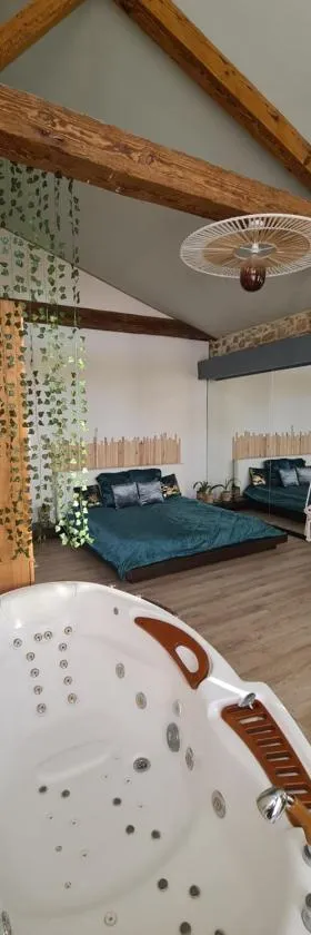 CHEZ PAM agréable chambre d’hôte pour les amoureux，位于马尔芒德的酒店