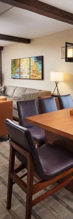 Sheraton Lakeside Terrace Villas at Mountain Vista, Avon, Vail Valley，位于埃文的酒店