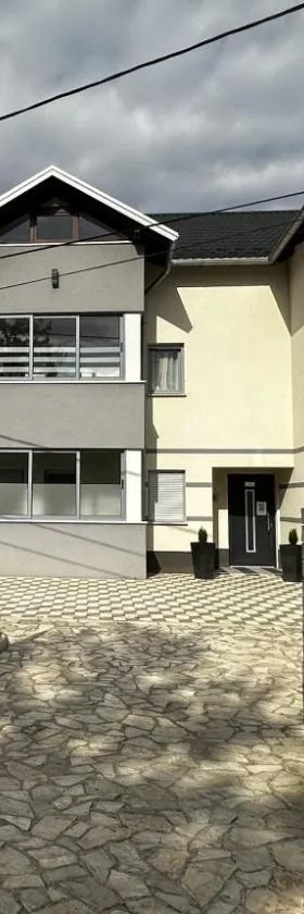 Apartmani Lotus Vrdnik，位于维尔蒂尼克的酒店