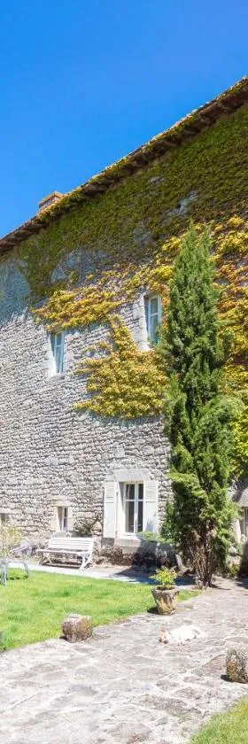 Maison d'Hôtes de l'Ancien Couvent des Carmes，位于Mortemart的酒店