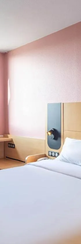 B&B HOTEL Calais Terminal Cité Europe 3 étoiles，位于科凯勒的酒店