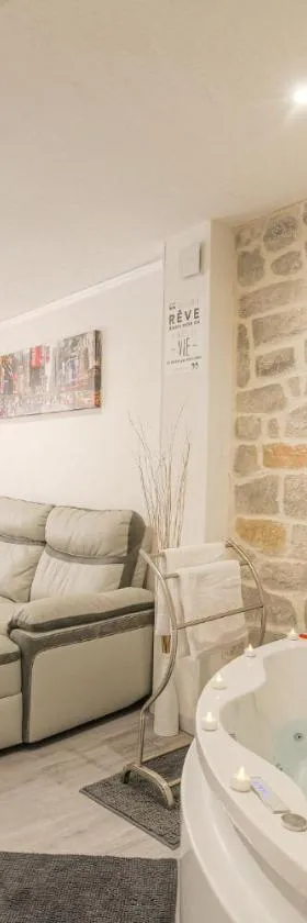 La Suite Neuvilloise，位于诺伊维尔索恩河畔的酒店