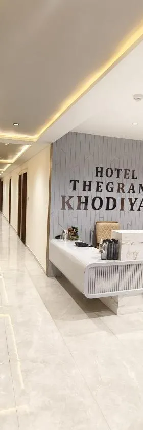 Hotel The Grand Khodiyar，位于Visnagar的酒店