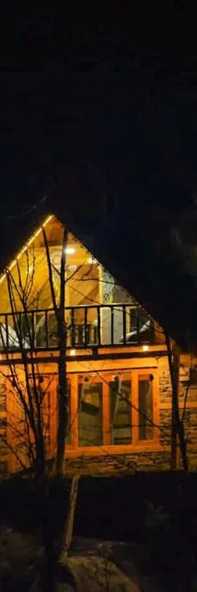 Sainj Riverside Cottages，位于Sainj的酒店