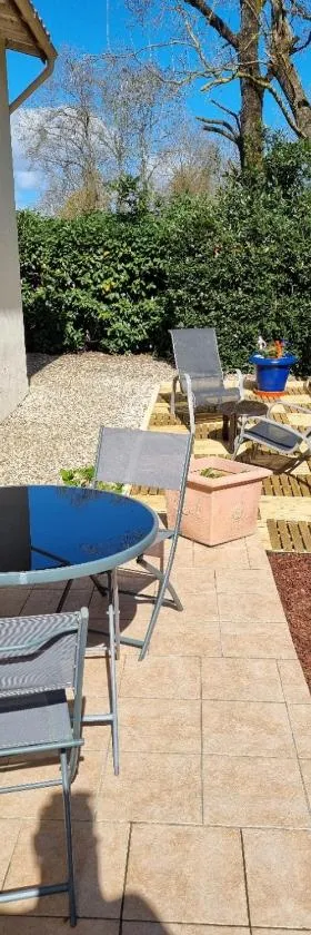 Entre Dordogne et Charente en Nouvelle Aquitaine，位于Porchères的酒店