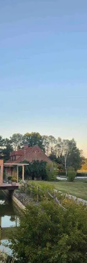 Longère de château en Bourgogne - avec piscine，位于Saint-Germain-du-Bois的酒店