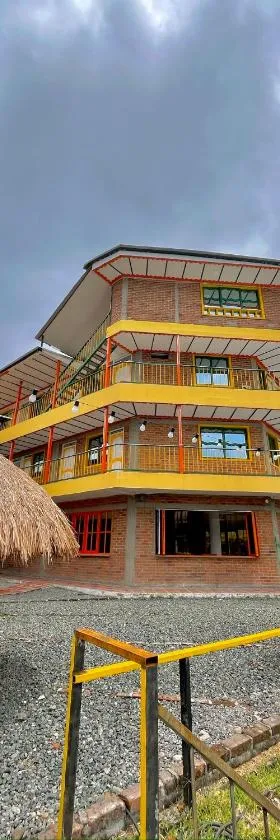 CASONA HOTEL LA DIVISA，位于圣罗莎德卡瓦尔的酒店