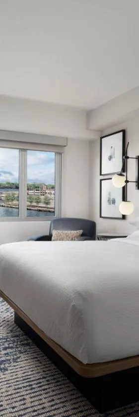 Sheraton Erie Bayfront Hotel，位于伊利的酒店