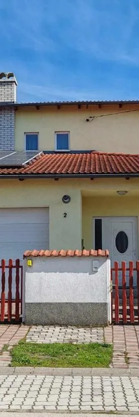 Sunny City House Dunaújváros，位于多瑙新城的酒店