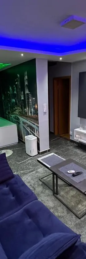 Apartman S&V 2 Istocno Sarajevo Lukavica sa Jacuzzi Lux Spa Hilandarska Centar，位于卢卡维卡的酒店