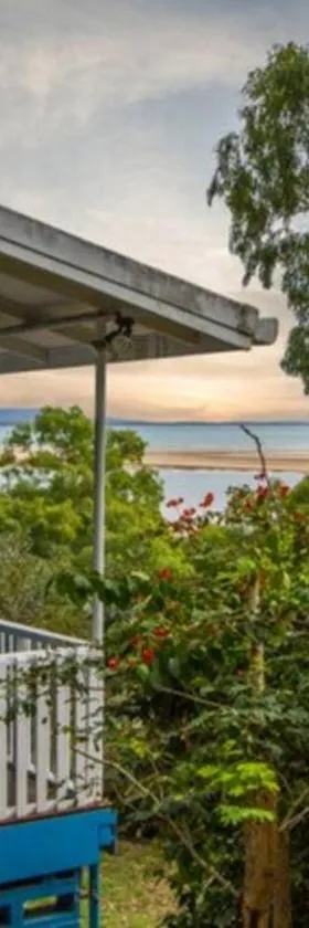 Sunset Villa - Charming, Pet-Friendly Studio-Style Retreat with Fantastic View in Historic 1770，位于1770镇的酒店