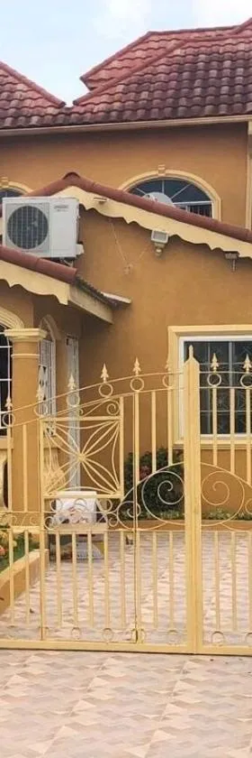 LW Guesthouse，位于蒙特哥贝的酒店