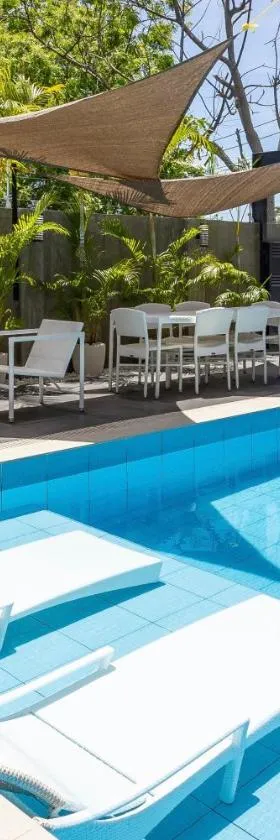 ISLA VILLA 2 Luxury Pool Villa near beach with karaoke video games barbecue，位于Maribago的酒店