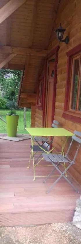Le petit chalet jurassien，位于Jouhe的酒店